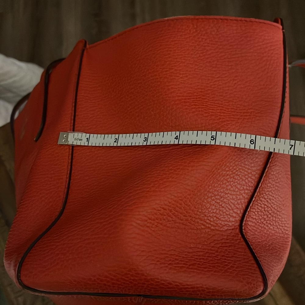 Gucci Leather Swing Tote Red vintage and was loved but in great condition. - Picture 12 of 12